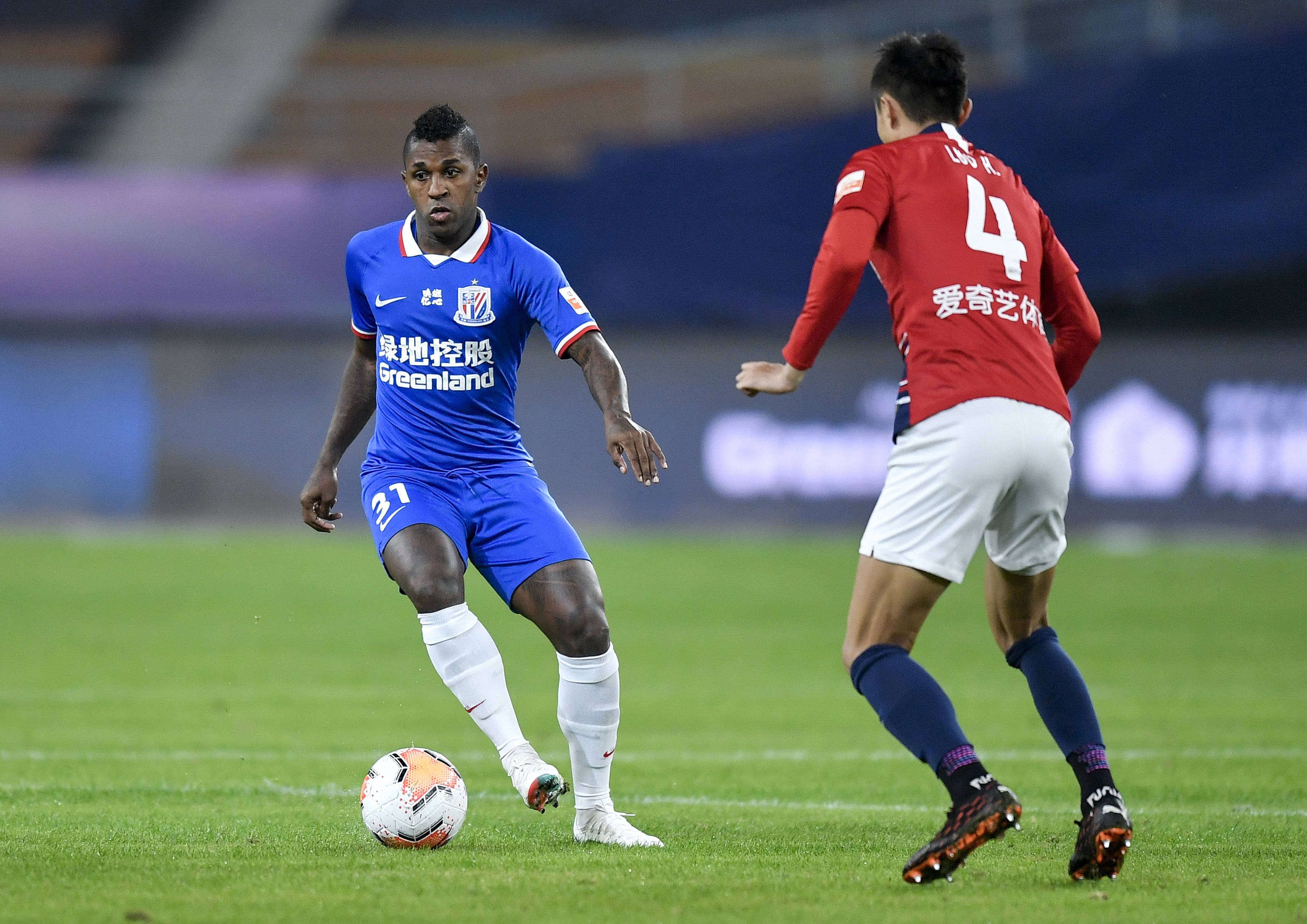 卡卢卢：斯帕莱蒂要求很高；我们可以随时切换三后卫或四后卫（卡卢卢：斯帕莱蒂要求严格，三四后卫切换自如）