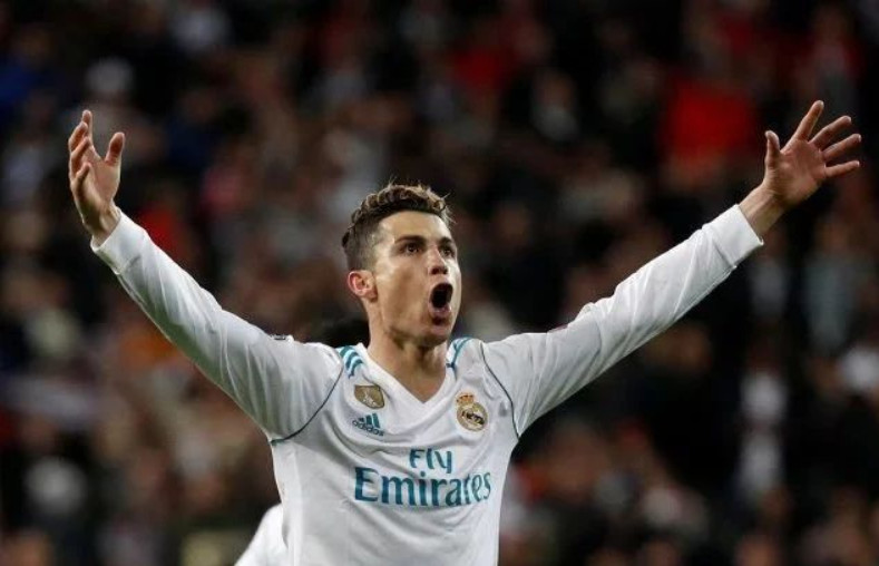 埃及主帅力挺暴怒发声的萨拉赫！向斯洛特传递明确信号（埃及主帅公开声援萨拉赫强硬发声 向斯洛特释放清晰信号）